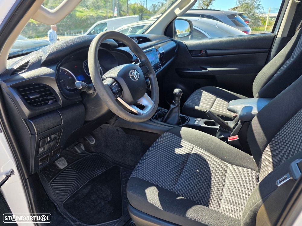 Toyota Hilux 2.4 D-4D 4WD CD CH - 13