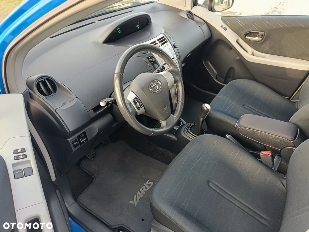 Toyota Yaris 1.3 VVT-i Travel - 2