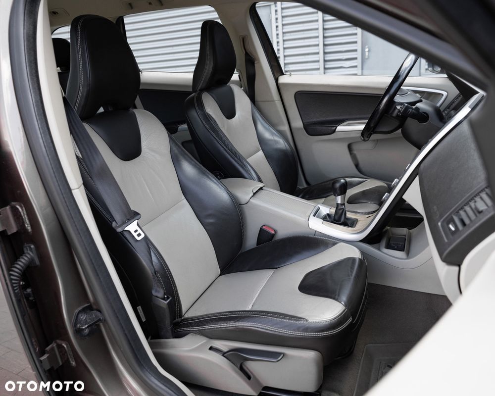 Volvo XC 60 2.4D DRIVe Momentum - 19