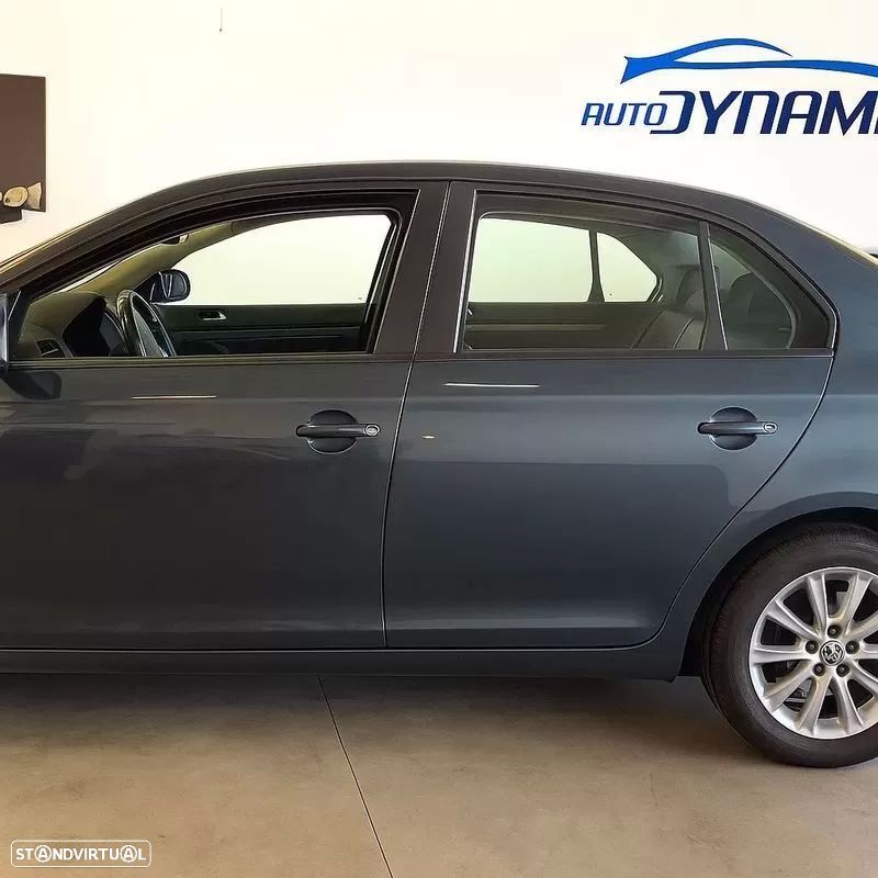 VW Jetta 1.6 TDi Confortline - 3