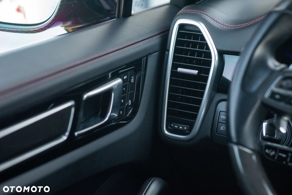 Porsche Cayenne Turbo - 19