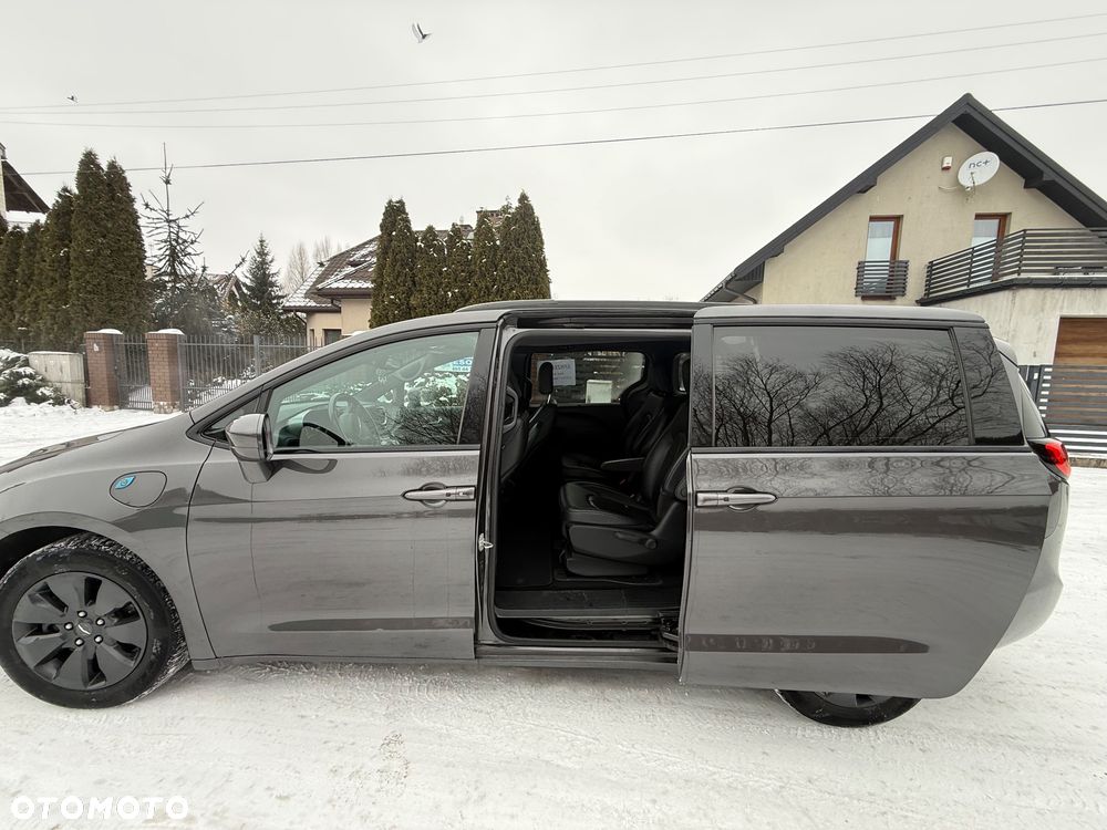 Chrysler Pacifica - 8
