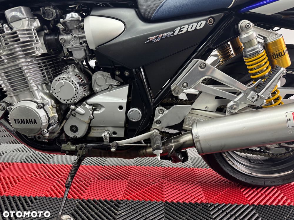 Yamaha XJR - 17