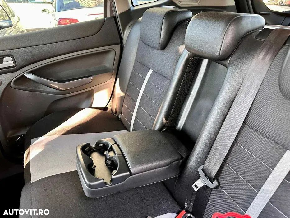 Ford Kuga 2.0 TDCi 4x4 Aut. Titanium - 2