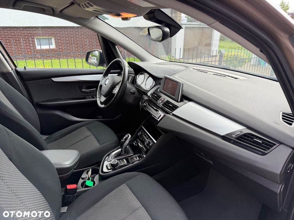 BMW Seria 2 218d - 16
