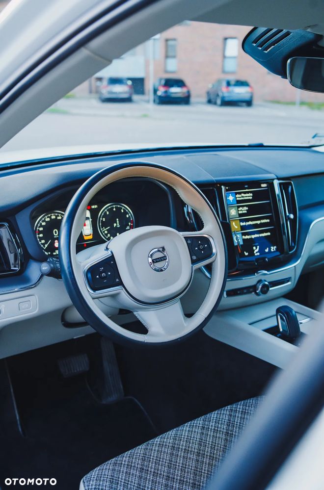 Volvo XC 60 B4 B Momentum - 13