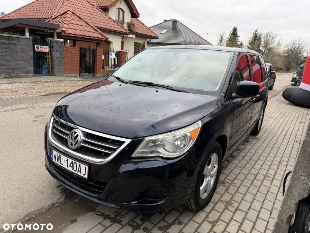 Volkswagen Routan - 1
