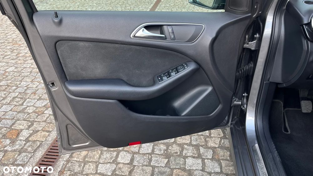 Mercedes-Benz Klasa B 180 (BlueEFFICIENCY) - 11