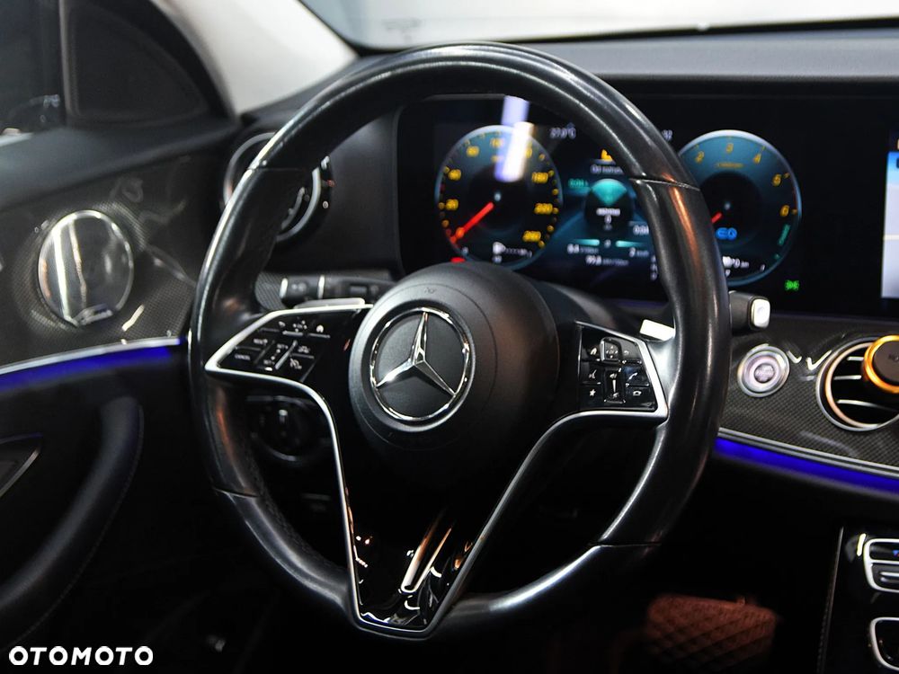 Mercedes-Benz Klasa E 300 de 4Matic 9G-TRONIC - 22