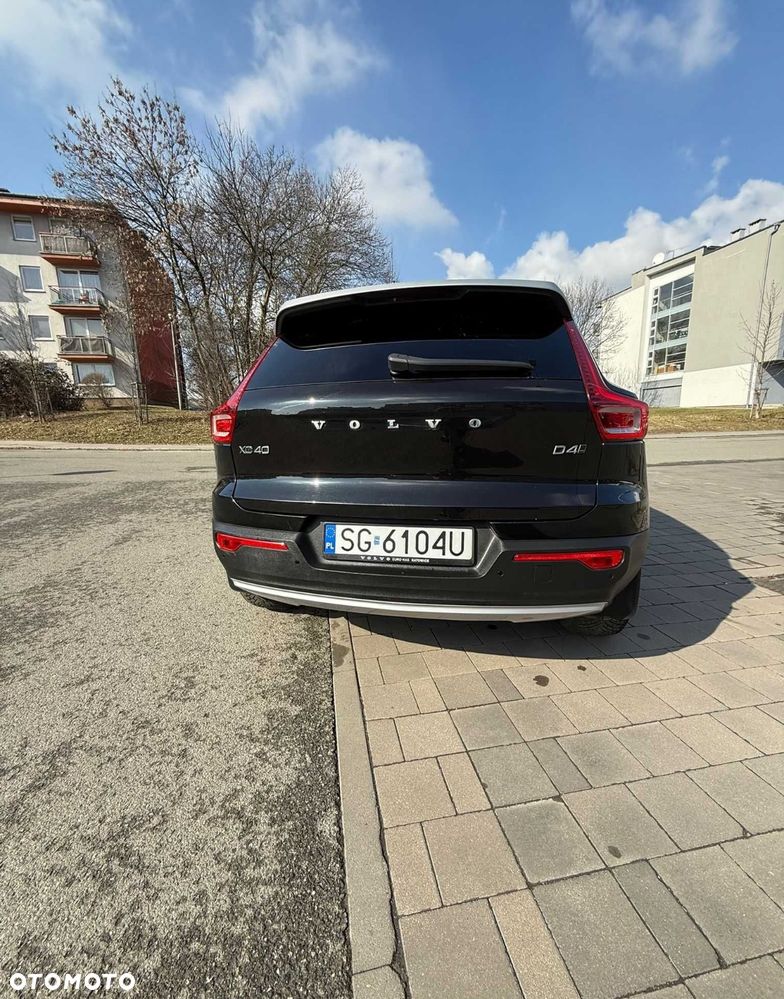 Volvo XC 40 D4 AWD R-Design (Intro Edition) - 3