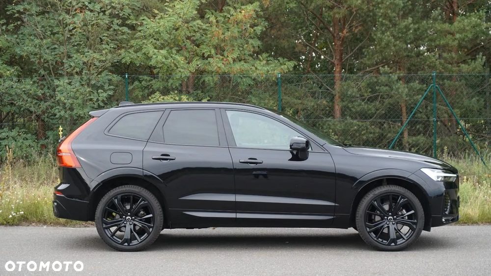 Volvo XC 60 B5 B AWD Plus Black Edition - 4