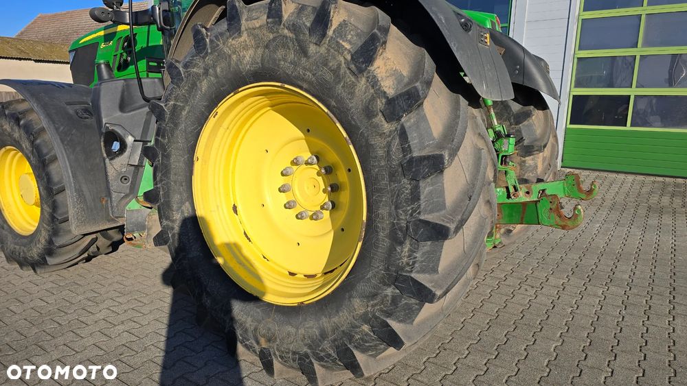 John Deere 6215R - 6