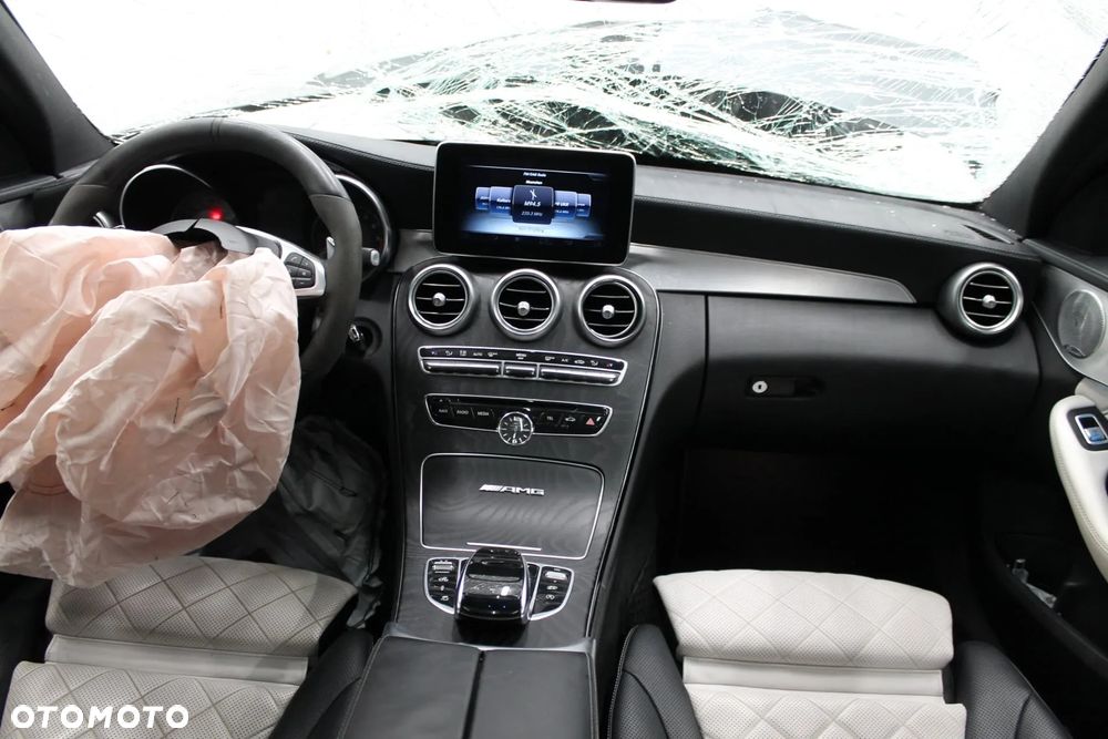 Mercedes-Benz Klasa C AMG 63 T AMG Speedshift 7G-MCT - 11