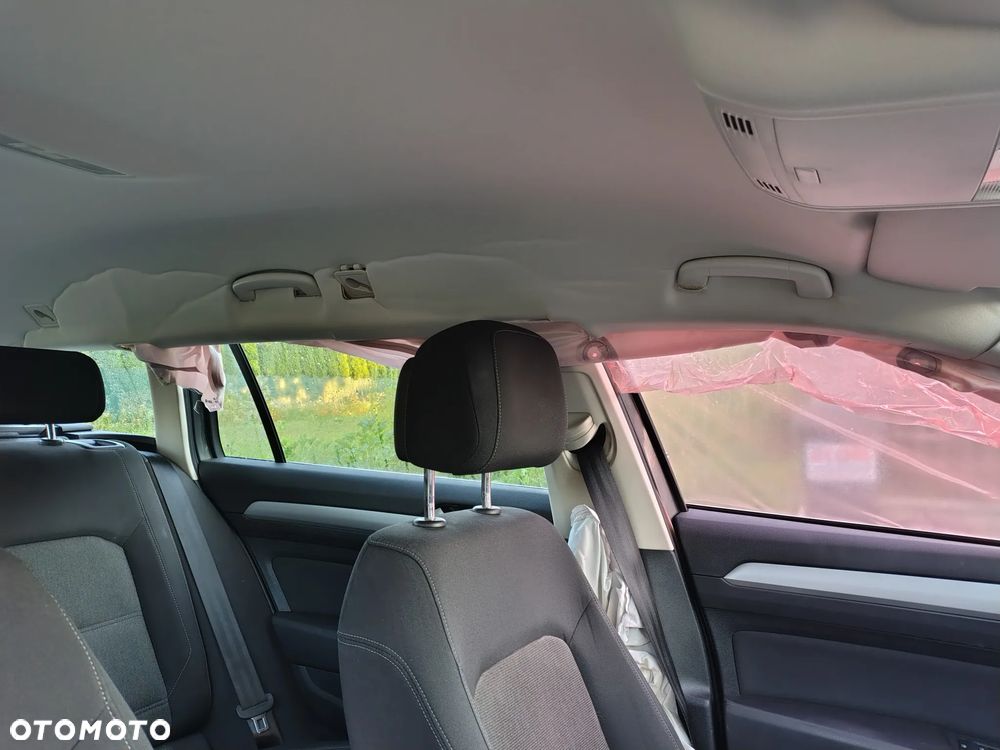 Volkswagen Passat - 22