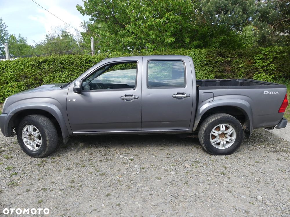 Isuzu D-Max 2.5d DC Custom - 17