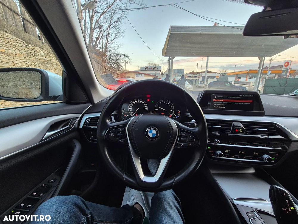 BMW Seria 5 520i AT - 8