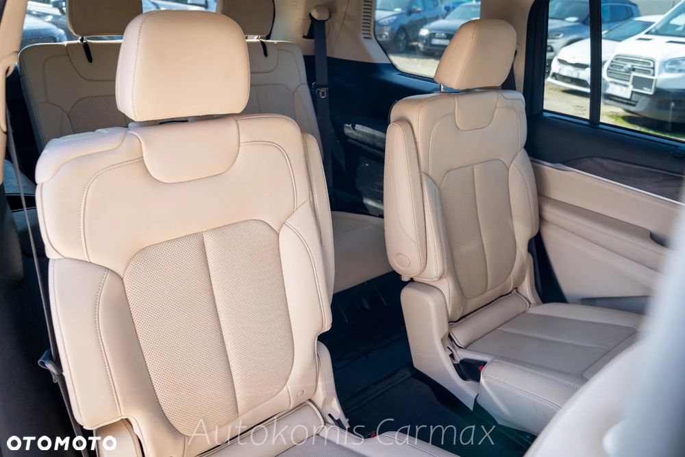 Jeep Grand Cherokee - 30