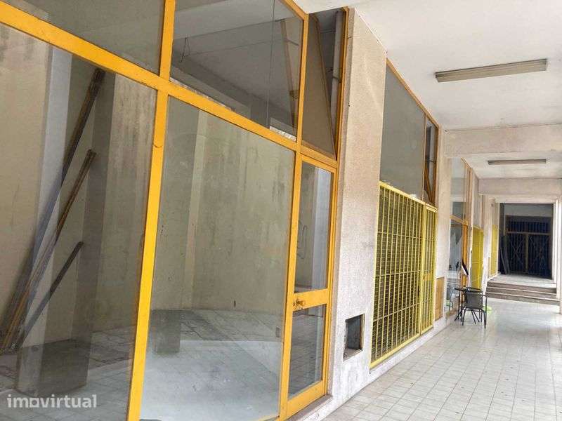 Arrenda-se Loja na Av. Sá Carneiro Edf Translande - 60m2 - Grande imagem: 4/12