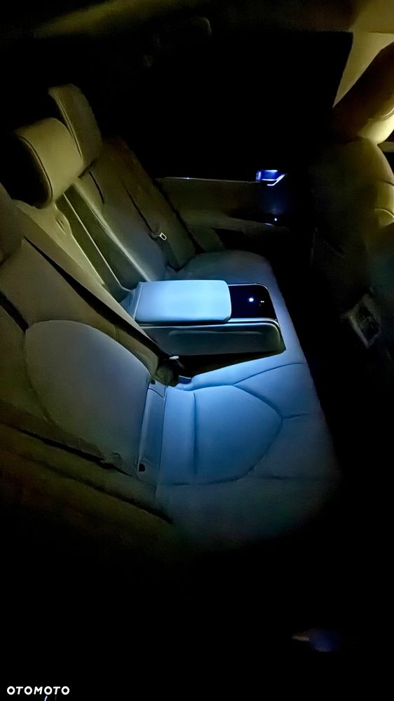 Toyota Camry 2.5 Hybrid Executive CVT - 23