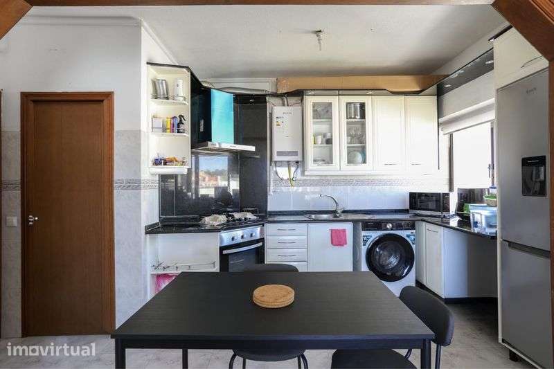 T2 Apartamento Luminoso com Vista Rio – 97 m² – 5.º Andar com Elevador - Grande imagem: 3/11