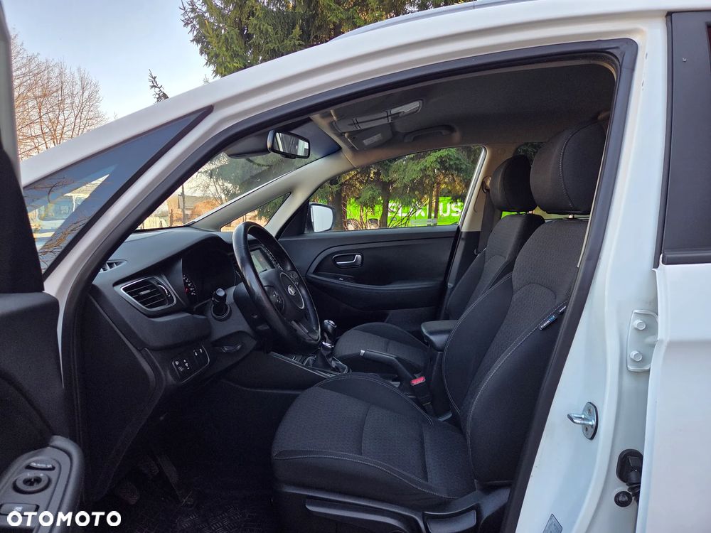 Kia Carens - 8
