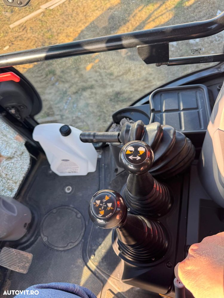 JCB 3CX 14H5WM 82.000euro+TVA - 3