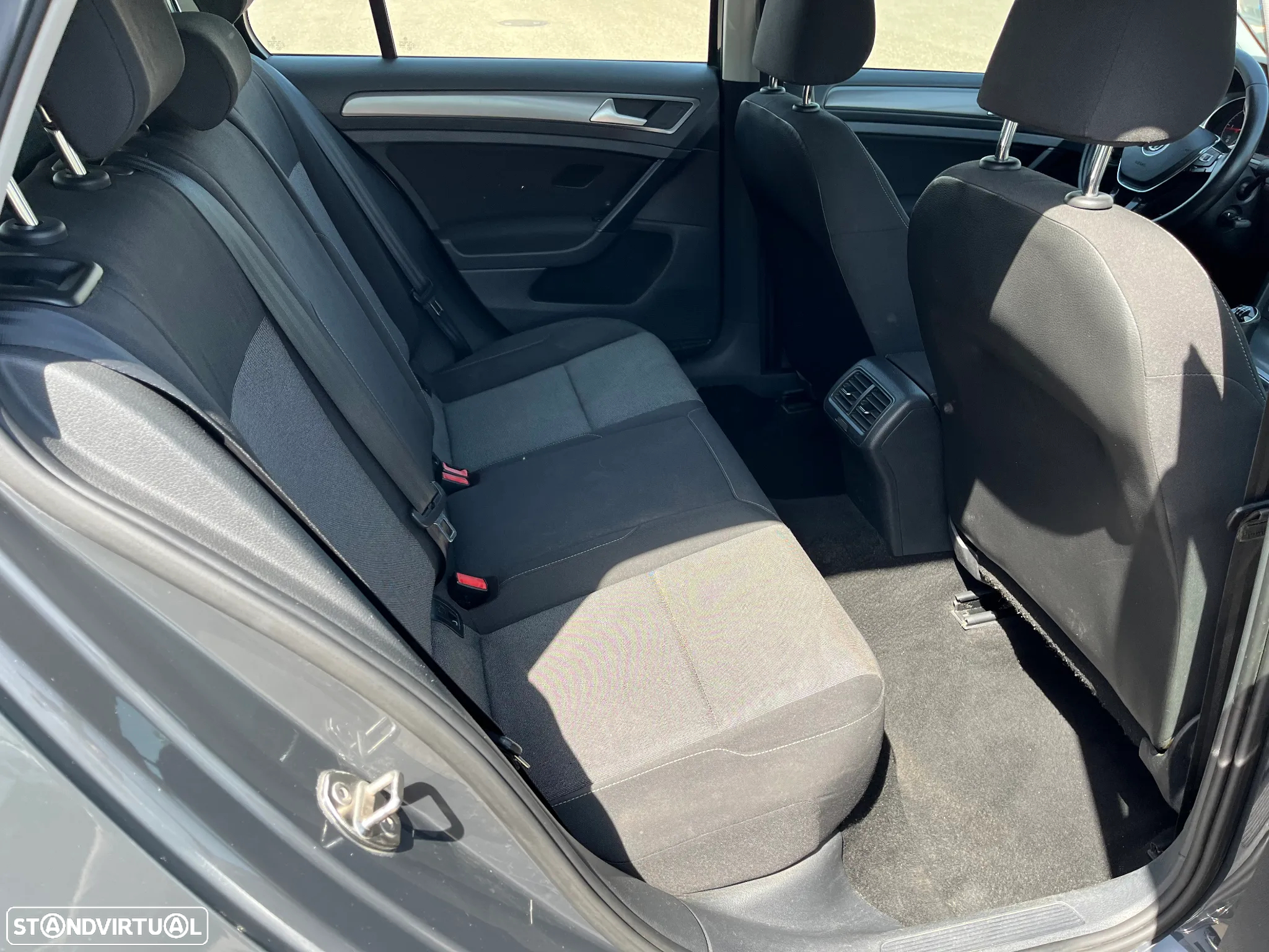 VW Golf 1.6 TDi BlueMotion Confortline - 20