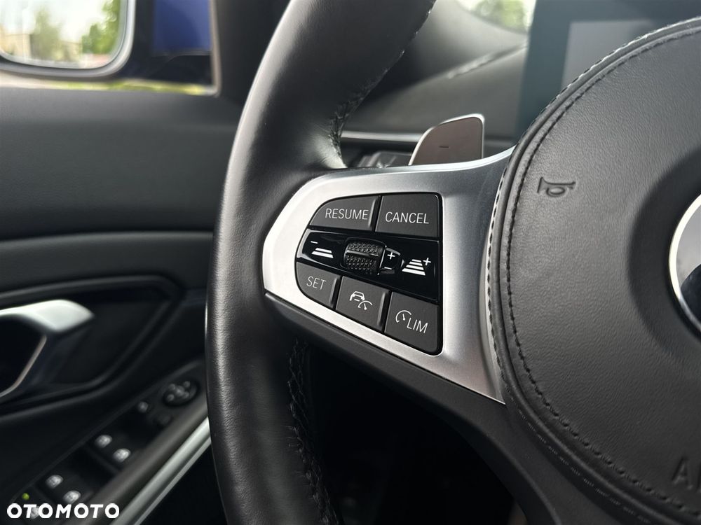 BMW Seria 3 320d xDrive - 11