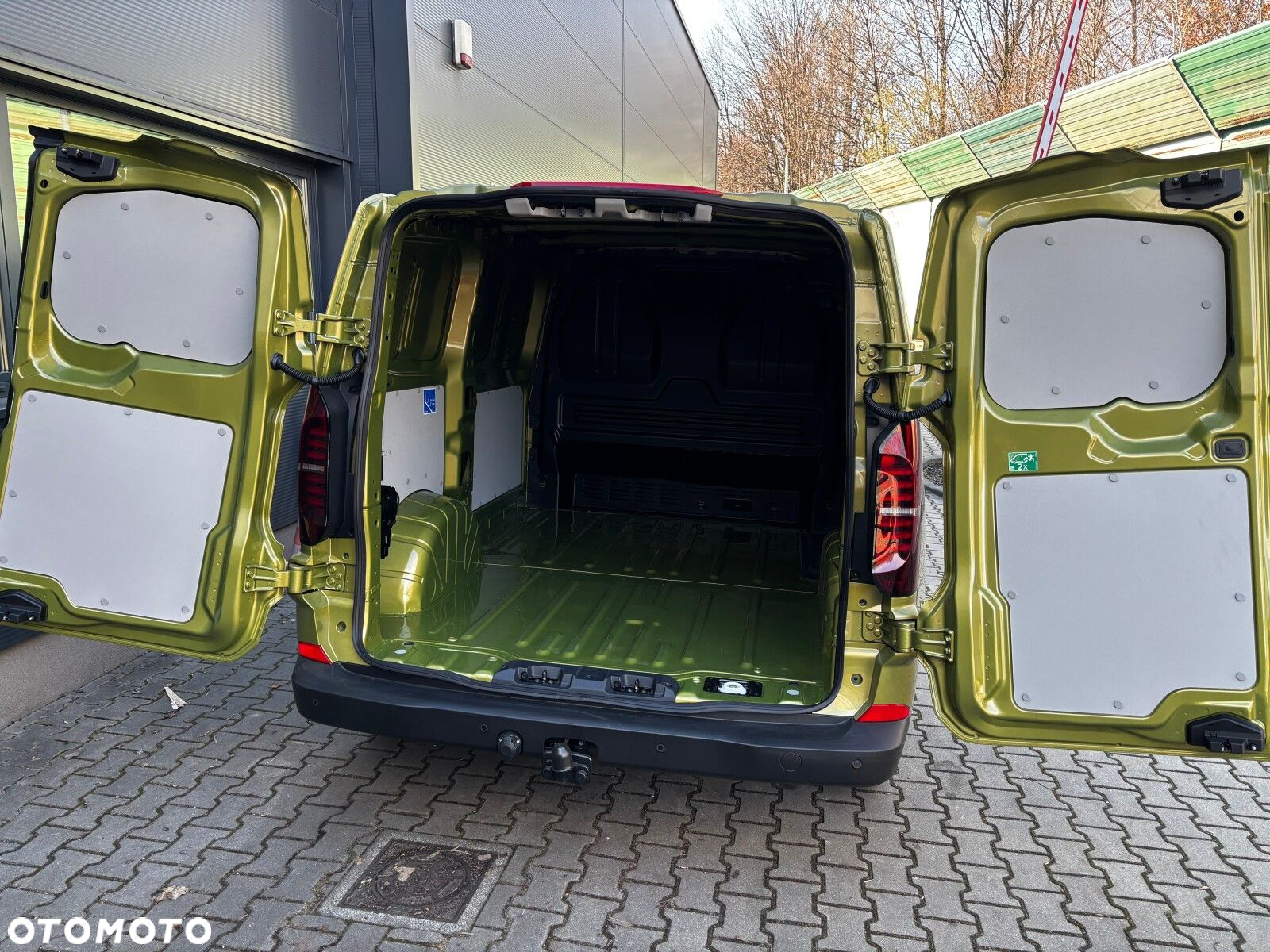 Volkswagen Transporter 2.0 TDI 150 KM 6-bm L1 - 35