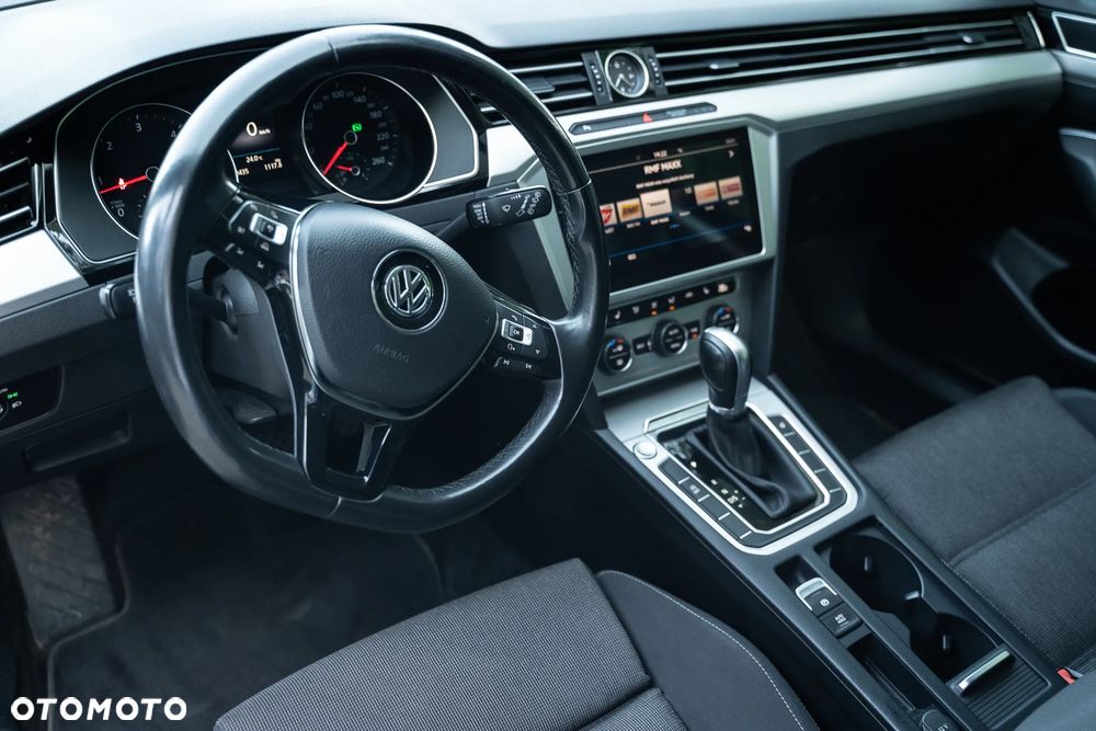 Volkswagen Passat 2.0 TDI SCR DSG Comfortline - 22