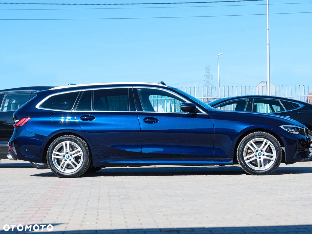 BMW Seria 3 320e Sport Line - 30