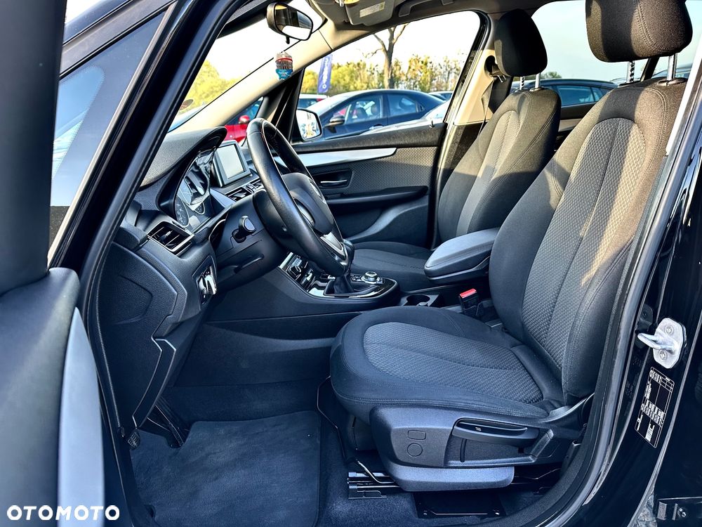 BMW Seria 2 218d - 9