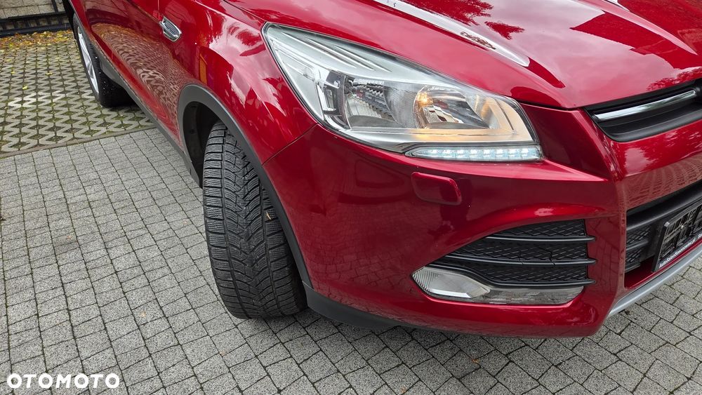 Ford Kuga 2.0 TDCi 2x4 Titanium - 12