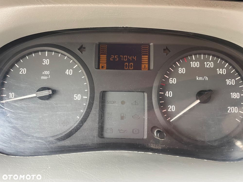 Opel Vivaro - 16