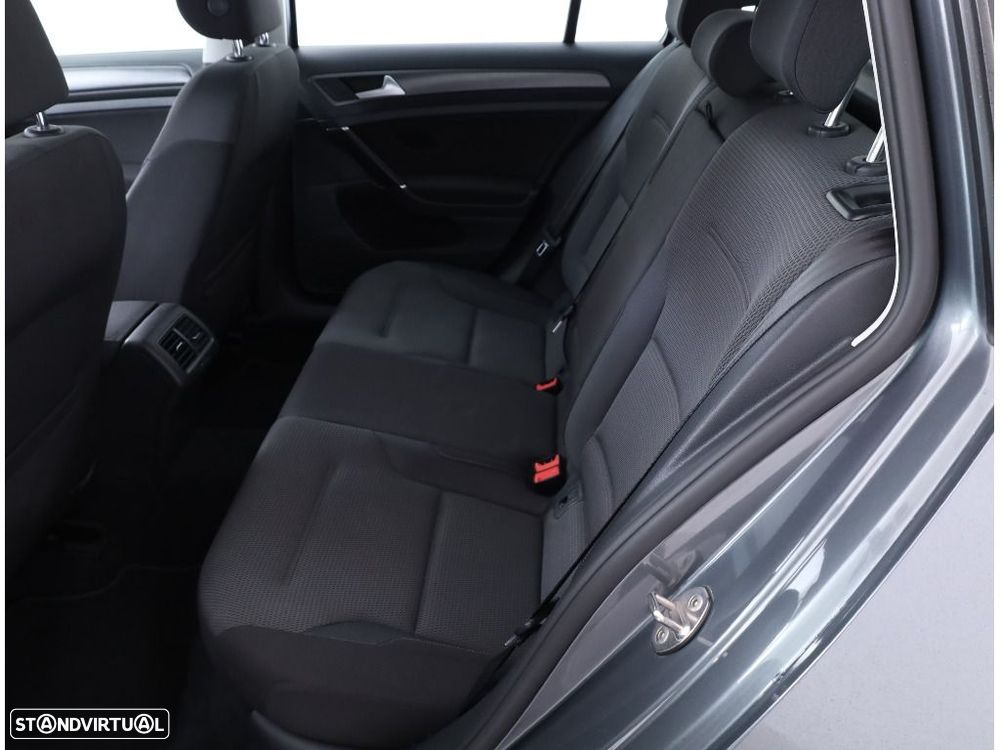 VW Golf Variant 1.6 TDi Confortline - 19