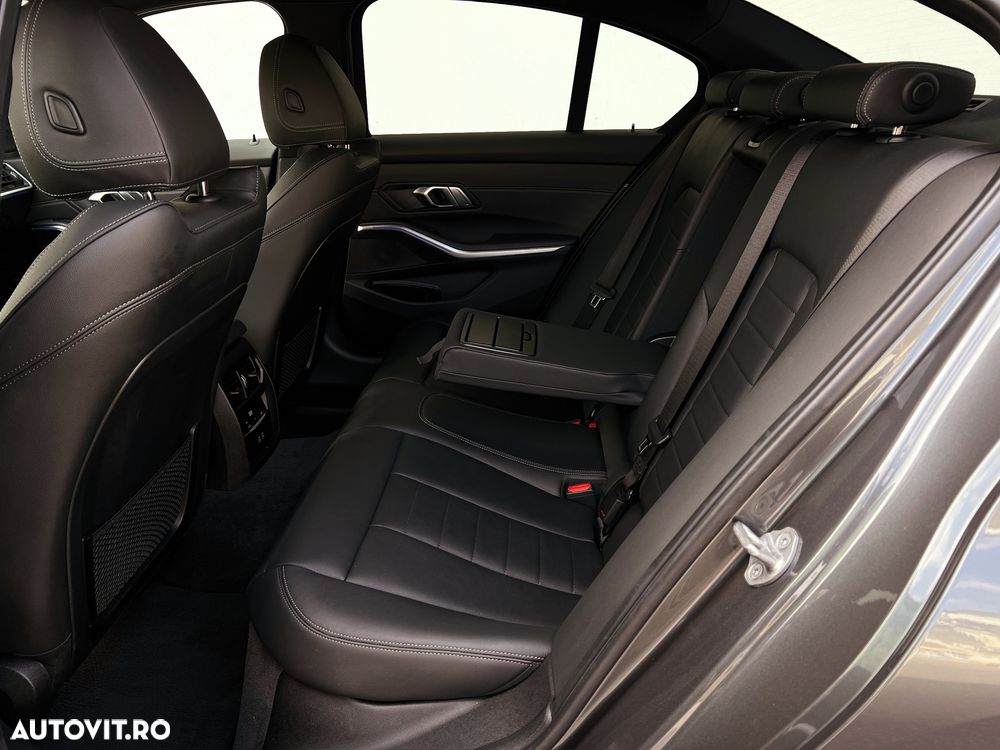 BMW Seria 3 330i AT - 27
