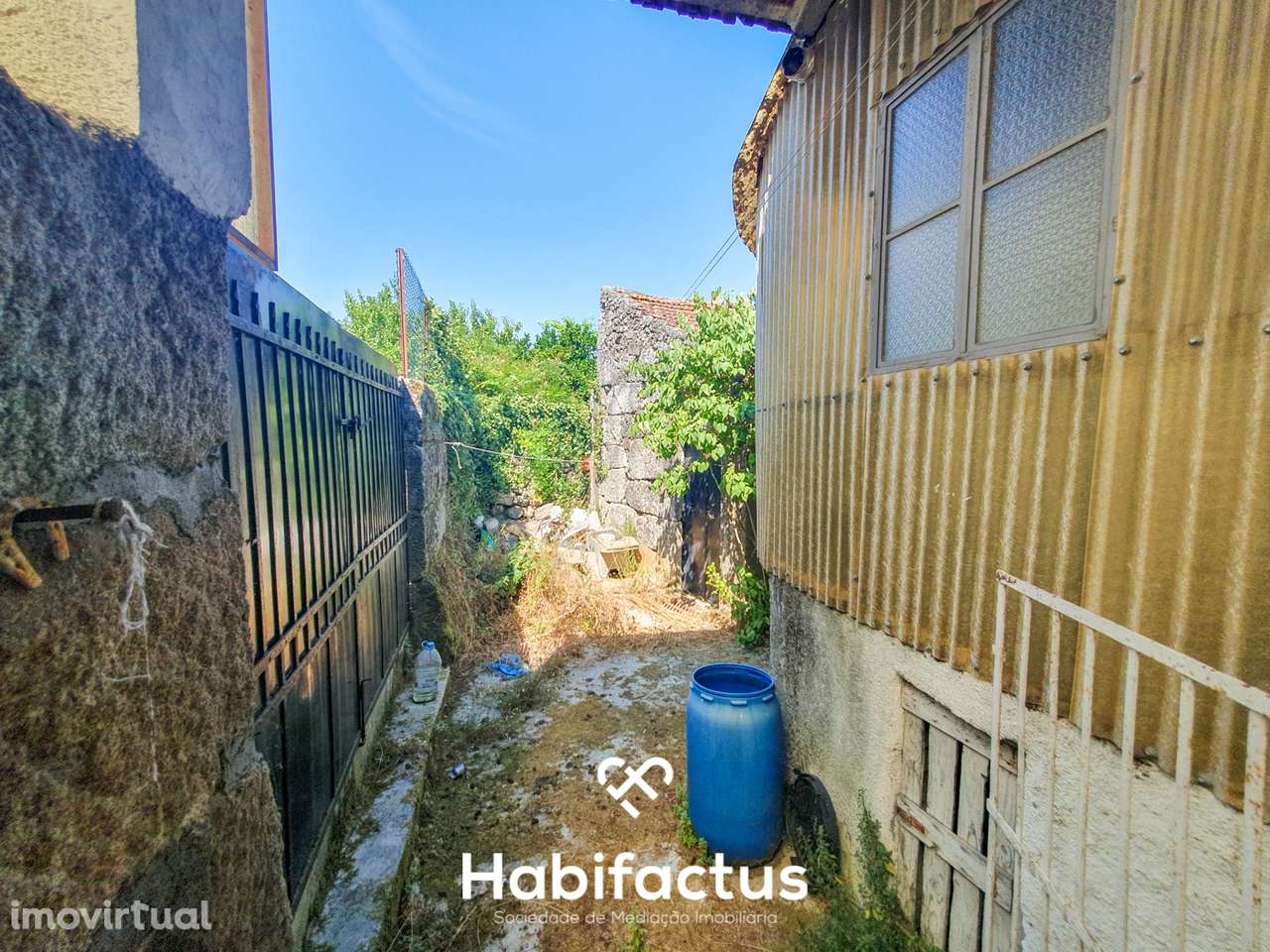 Moradia T3 à venda para Renovação em Paranhos da Beira - Seia - Grande imagem: 3/23