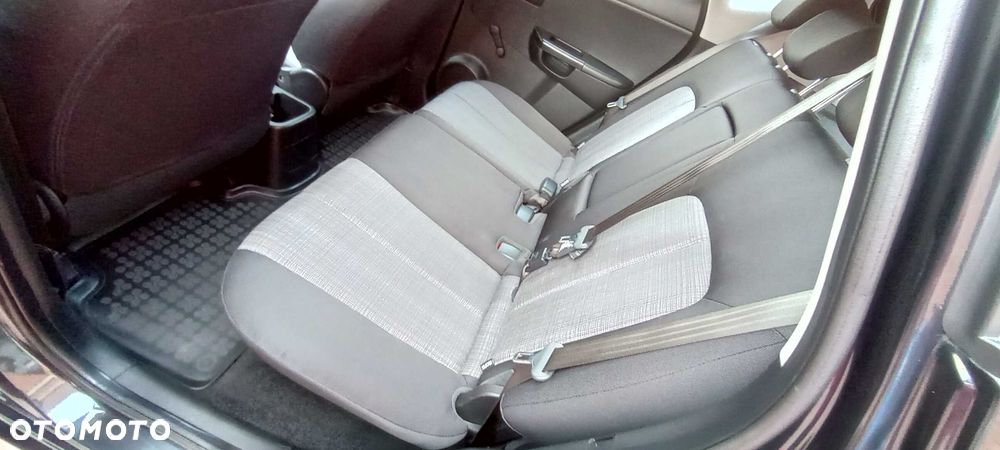 Kia Venga - 8