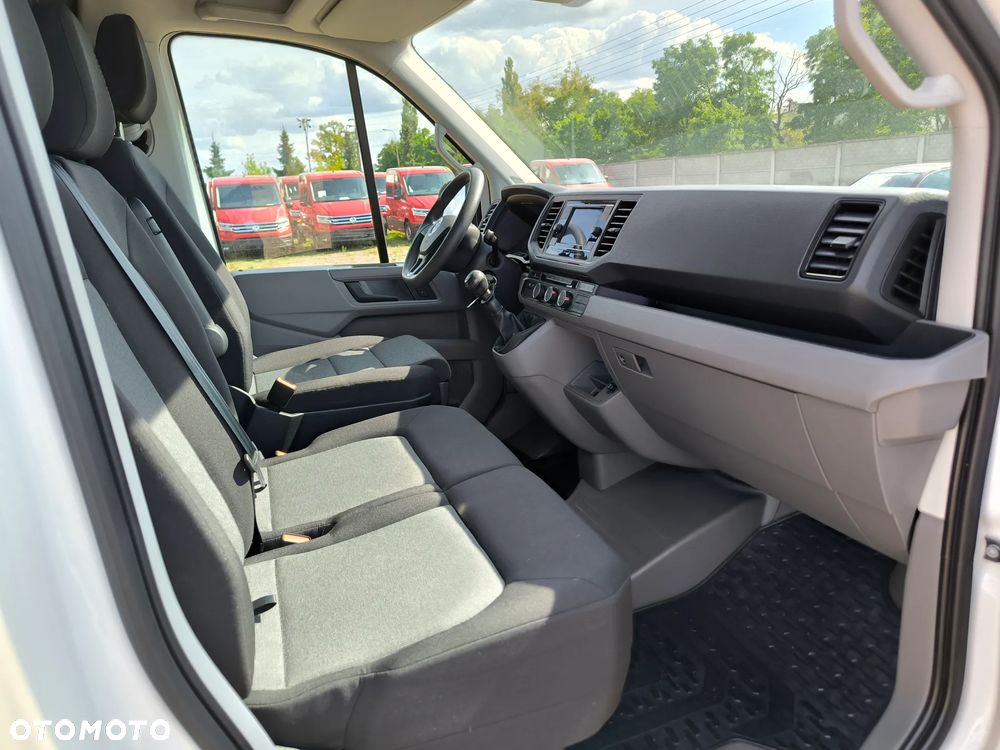 Volkswagen Crafter 35 Furgon z wysokim dachem / silnik: 2,0 l / 103 kW (140 KM) / skrzynia biegów: manualna 6-biegowa / rozstaw osi: 4490 mm / przedni napęd - 9