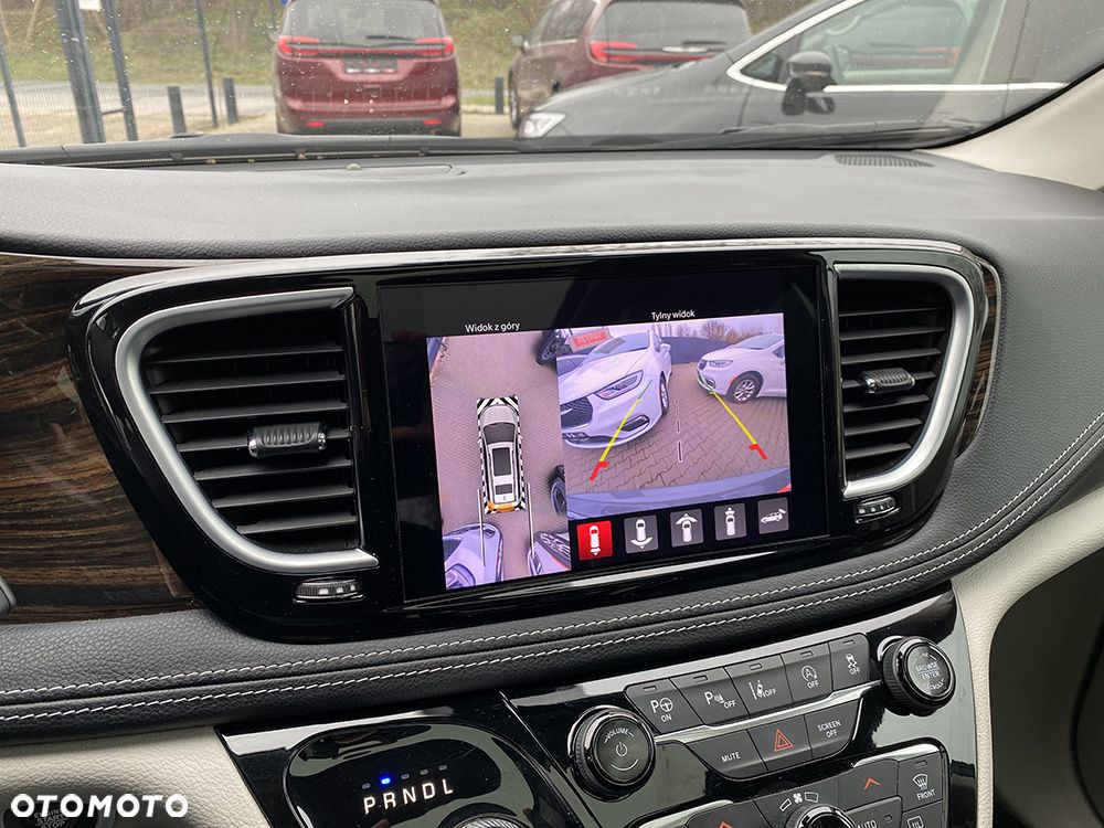 Chrysler Pacifica - 29