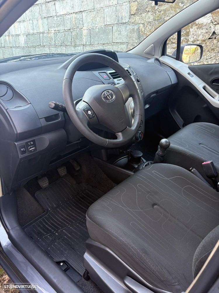 Toyota Yaris 1.0 VVT-i AC Manual - 4