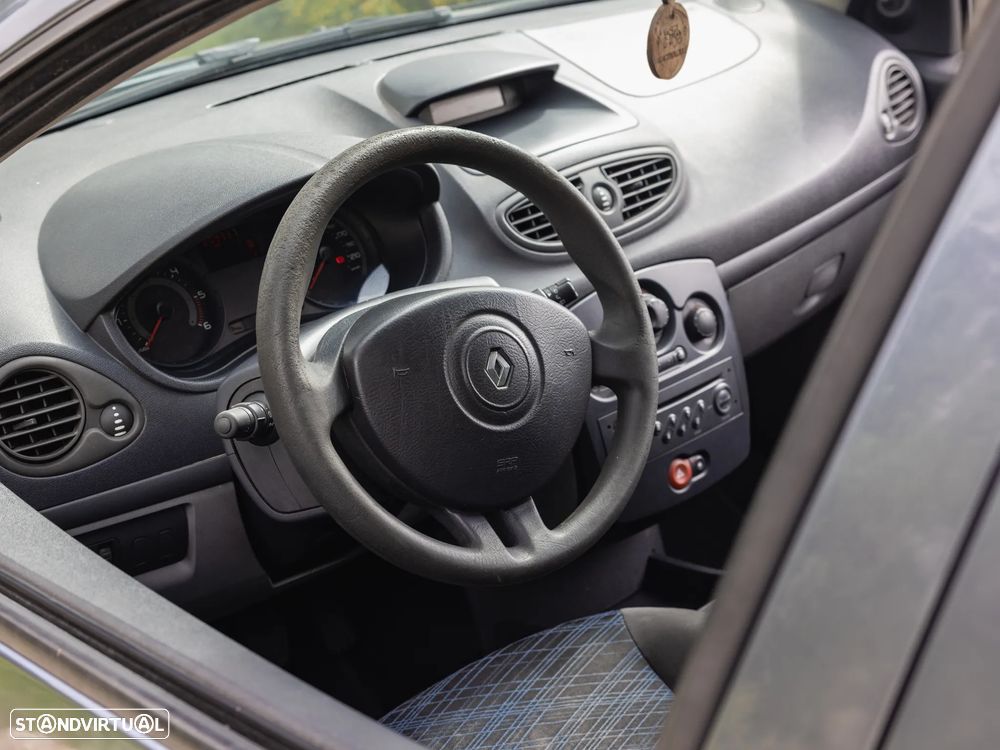 Renault Clio - 9