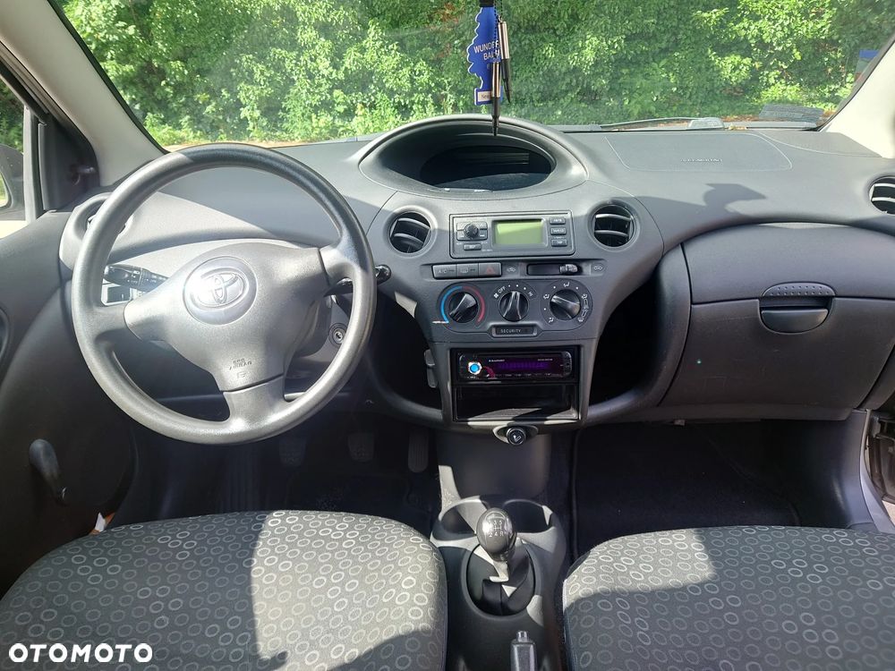 Toyota Yaris 1.0 Base - 9