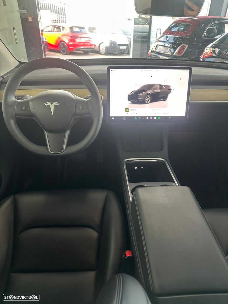 Tesla Model Y Standard RWD - 10
