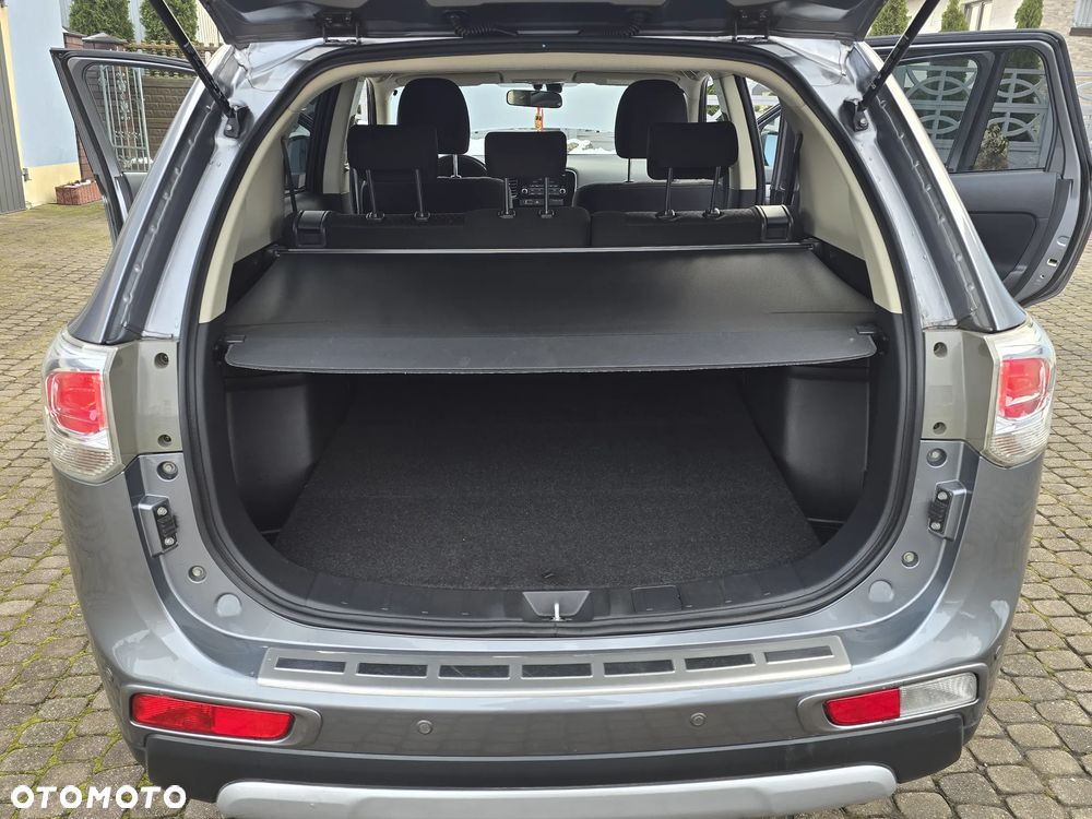 Mitsubishi Outlander 2.2 DID Intense + 4WD - 32