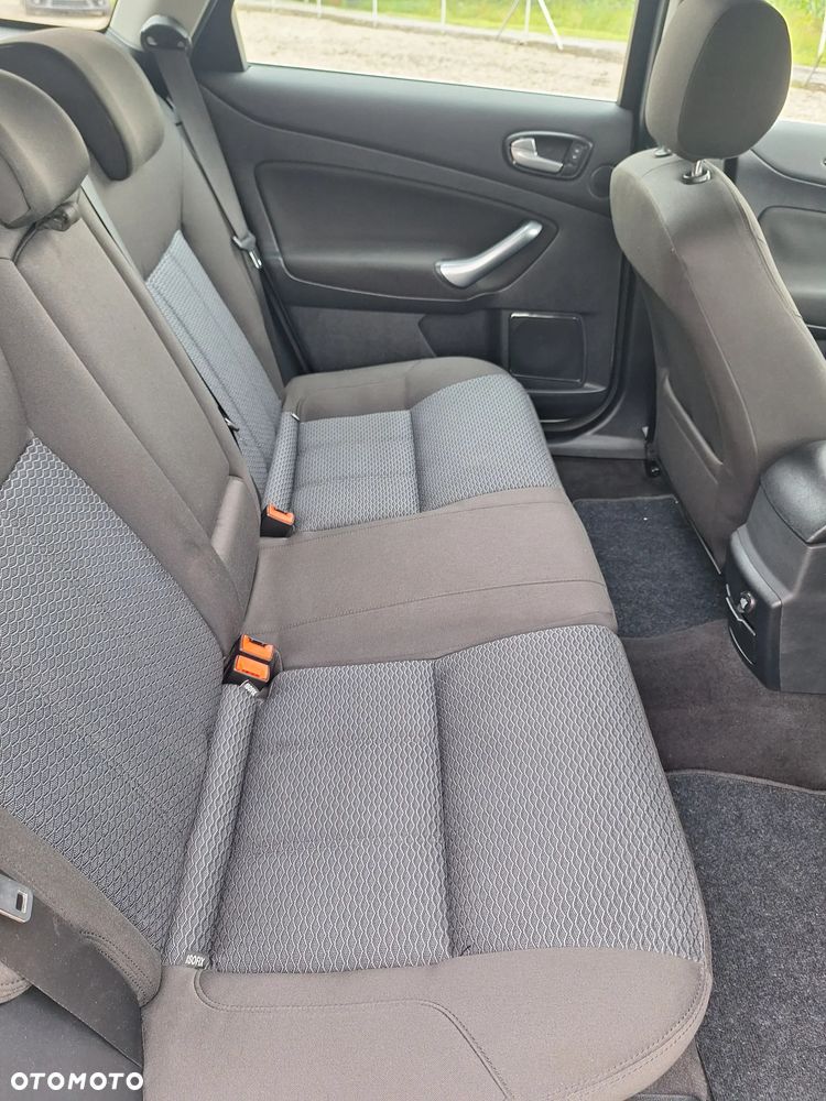 Ford Mondeo 2.0 Ghia Executive - 26