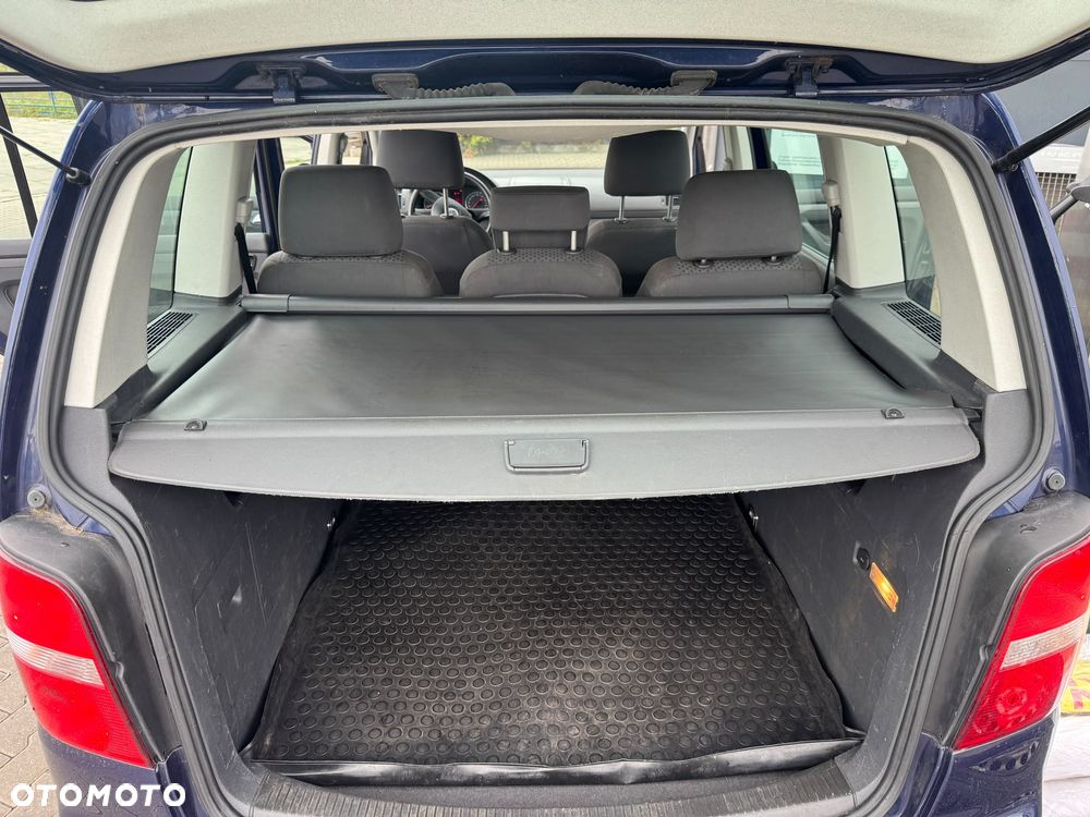 Volkswagen Touran - 16