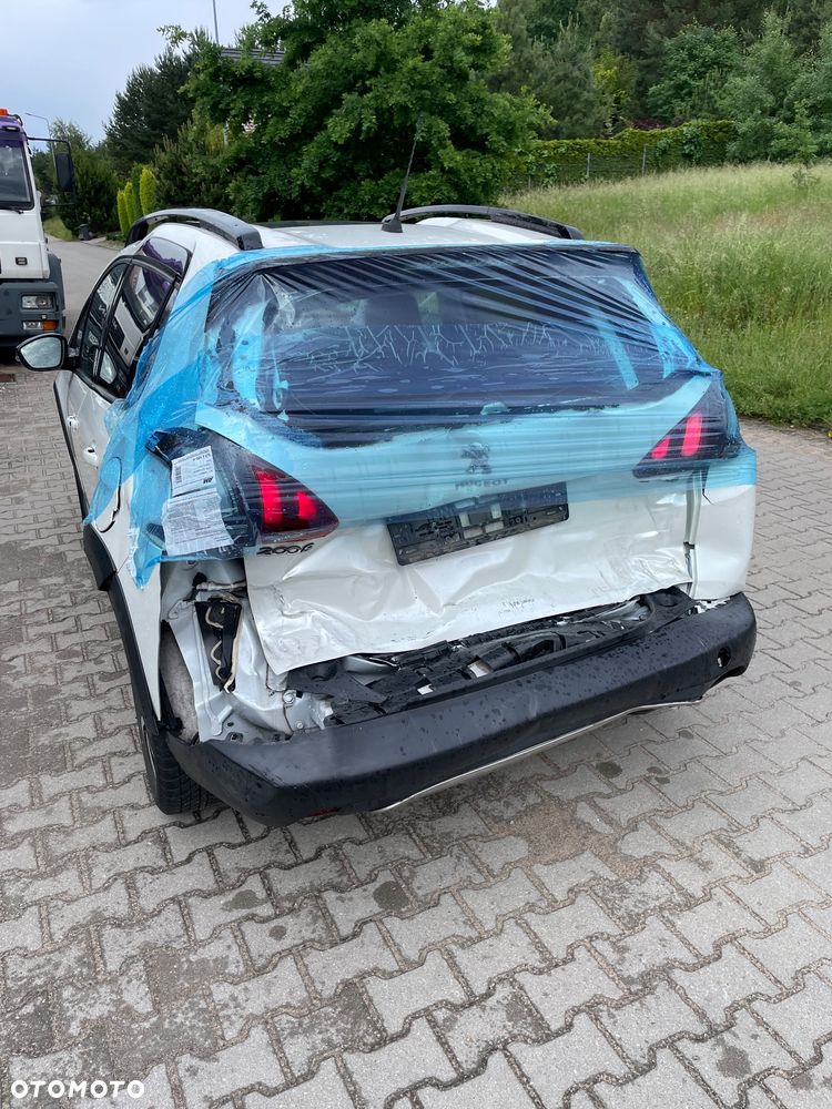 Peugeot 2008 1.2 PureTech GT Line S&S - 9