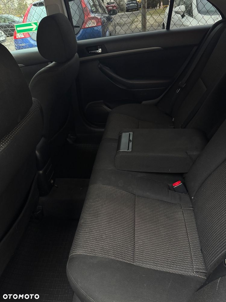 Toyota Avensis - 13