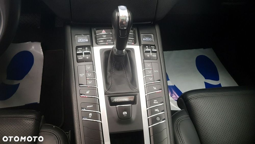 Porsche Macan - 24
